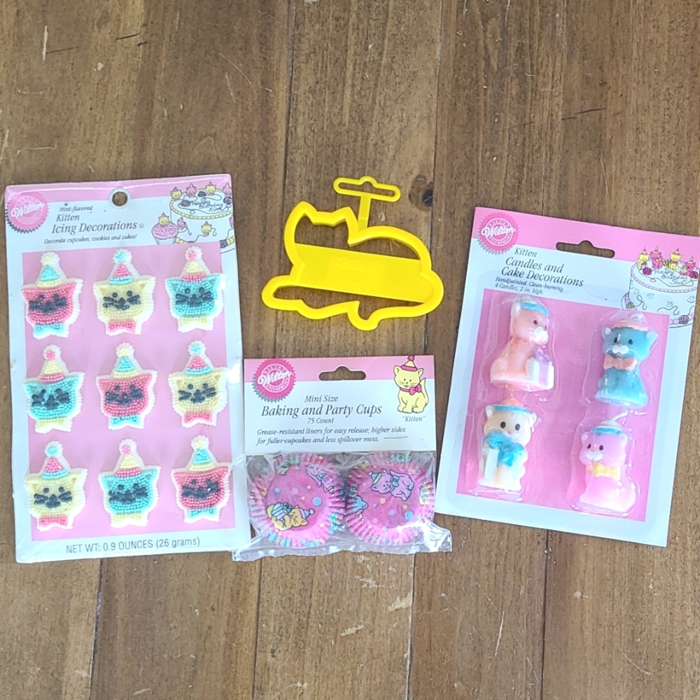 NWT Wilton "Kitten" cake decorating supplies